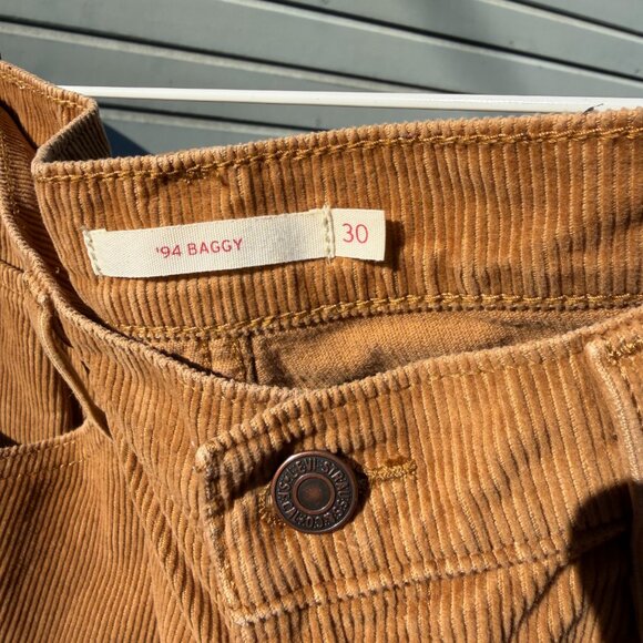 Levi's Women's Mid Rise '94 Baggy Corduroy Pants - Picture 4 of 5